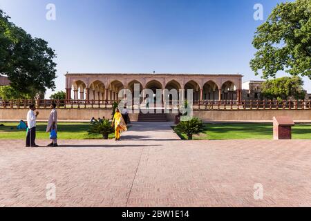 Diwan-e-aam, Cour du fort de Lahore, Citadelle de l'Empire moghol, architecture islamique et hindoue, Lahore, province du Punjab, Pakistan, Asie du Sud, Asie Banque D'Images