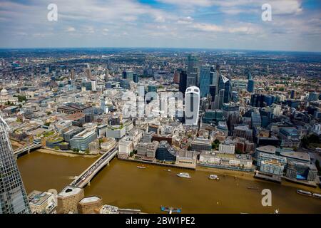 Vue aérienne du quartier financier de Londres, Royaume-Uni. Le Shard, Sky Gardens et 22 Bishopsgate Banque D'Images