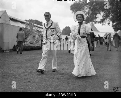 M. et Mme Wilfred Boulton à la régate royale de Henley. 1er juillet 1937 Banque D'Images