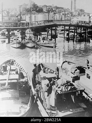 Un grand incendie en balayant l'usine de stockage principale et l'entrepôt de la Compagnie pétrolière Standard de Californie, et menace le côté sud de San Francisco. 3000 gallons d'essence ont explosé, et d'énormes flammes ont enveloppé toute la plante. Oil remercie la société à San Francisco 23 septembre 1937 Banque D'Images