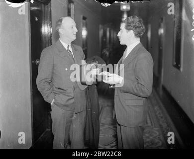 Monsieur le juge Hugo Black photographié dans l'hôtel du West End de Londres. Alors que les demandes sont formulées à Washington par les États-Unis sens le renvoi de M. Black, le président en résulte plus récent le point que la Cour suprême américaine a de rester calme à Londres. Les attaques contre M. Black, accusé de rester membre du célèbre Ku Klux Klan, devraient entraîner une grave situation politique. 15 septembre 1937. Banque D'Images