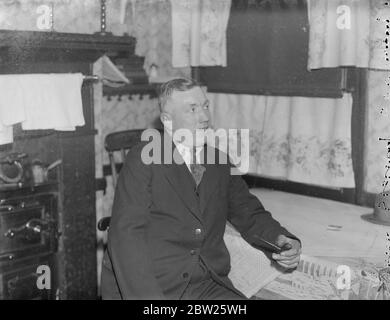 Un pompier poursuit le chef de police de Liverpool et le comité de surveillance, qui a accusé un congédiement injustifié. Le chef de la police de Liverpool et les membres du comité de surveillance étaient accusés en action à Liverpool Assemes, devant le juge Tucker et un jury spécial, présenté par l'ancien membre de la brigade de pompiers de la police de Liverpool. John Sidney Coventry, de Royston Street, Edge Hill, Liverpool, a affirmé qu'il n'avait pas été valablement rejeté de la Force par le chef de police Archibald Kennedy Wilson ou le comité de surveillance, qu'il n'y avait pas eu d'audience valide de son appel contre Th par le comité de surveillance Banque D'Images