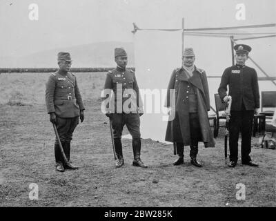 Les dirigeants des forces victorieuses japonaises en Chine. La première photo des commandants des forces japonaises triomphantes en Chine, de gauche à droite, le Vice-amiral Kiyoshi Hasegawa, commandant en chef de la flotte japonaise en mer de Chine, le général Iwane Matsui, commandant en chef de la force expéditionnaire japonaise, Le lieutenant-général Prince Yasuhiko Asaka et le lieutenant-général Heisuke Yanagawa. La photographie a été faite à nanking, ancienne capitale chinoise, aujourd'hui entre les mains des Japonais. 12 janvier 1938 Banque D'Images