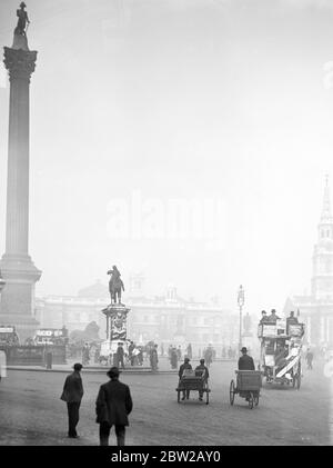 Colonne Nelson à Trafalgar Square, centre de Londres Banque D'Images