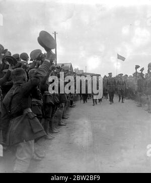 King inspecte le corps de formation des chars au dépôt Southern. 25 octobre 1918 Banque D'Images