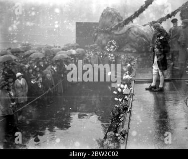 Trafalgar Day 1915 - Trafalgar Square. Notre journée à Londres. M. T. Morley en réciter 1915 Banque D'Images