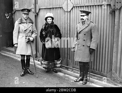 Visite du Prince de Galles dans les centres industriels du Sud du pays de Galles. Le prince avec son hôte, le marquis et le marchand de Bute. 22 février 1918 Banque D'Images