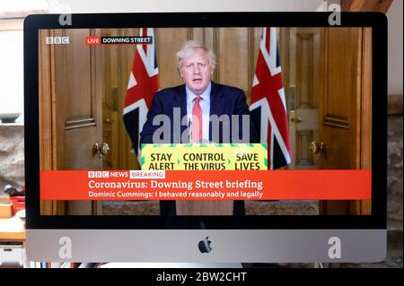 Écran d'ordinateur image TV de Boris Johnson briefing après Dominic Cummings déclaration BBC news Downing Street Londres 25 mai 2020 Banque D'Images