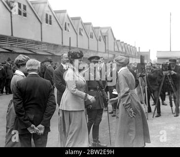 Visite royale à Bedford. À l'usine aéronautique de Messrs Allen le 27 juin 1918. Banque D'Images