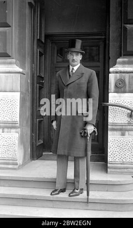 M. Anthony Eden au Foreign Office, lorsqu’il a repris ses fonctions après la reprise de sa récente rupture. 13 octobre 1935 Eden, [Robert] Anthony politicien britannique; secrétaire britannique des Affaires étrangères 1935-1938, 1940-1945, 1951-1955; premier ministre britannique 1955-1957; démissionna au sujet de la crise de Suez  1897-1977 Banque D'Images