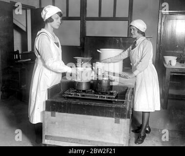 Selfridge's continuation School. La cuisine. 27 février 1920 Banque D'Images