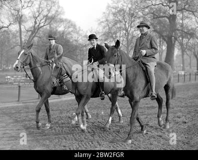 Dans la ligne. Sir John Anderson, Lord prival Seal, et sa fille Mary. 3 décembre 1938 Anderson, John, Sir (vicomte Waverly) politicien britannique; gouverneur du Bengale 1932-1937; secrétaire britannique à l'intérieur 1939-1940; chancelier britannique de l'Échiquier 1943-1945  1882-1958 Banque D'Images