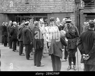 Visite royale à Bedford. À l'usine aéronautique de Messrs Allen le 27 juin 1918. Banque D'Images