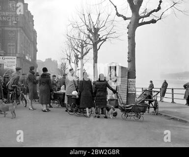 The Punch and Judy Show. Avec un vrai chien comme Toby 18 mars 1929 Banque D'Images