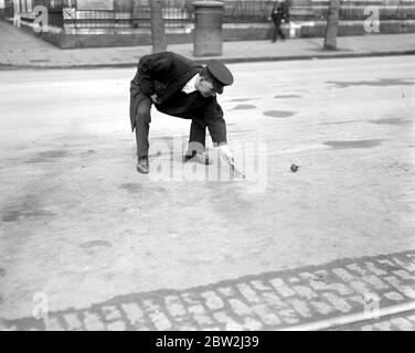 Ami de Sparrow, Embankment. 8 avril 1920 Banque D'Images