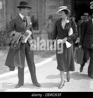 M. et Mme Anthony Eden. 13 octobre 1935 Eden, [Robert] Anthony politicien britannique; secrétaire britannique des Affaires étrangères 1935-1938, 1940-1945, 1951-1955; premier ministre britannique 1955-1957; démissionna au sujet de la crise de Suez  1897-1977 Banque D'Images