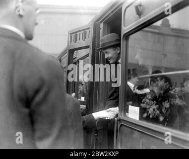 Le Prince Arthur de Connaught quitte Waterloo pour prendre ses fonctions de gouverneur de l'Afrique du Sud. Prince de Galles et Prince Arthur. 29 octobre 1920 Banque D'Images