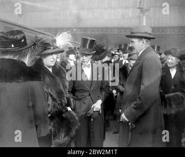 Waterloo - le Prince Arthur de Connaught part pour l'Afrique du Sud. Prince de Galles et Prince Arthur. 29 octobre 1920 Banque D'Images