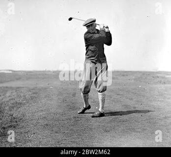 Tournoi de golf parlementaire à Sandwich. Sir John Simon. Simon, John Allsebrook, Viscount Administrateur et politicien britannique; secrétaire britannique aux affaires étrangères 1931-1935; publié le rapport Simon  1873-1951 Banque D'Images