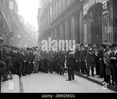 Londres. Les scènes de crise monétaire à la Bourse de Thogmorton Street. 21 septembre 1931 Banque D'Images