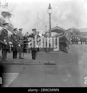 Retour du Prince de Galles - à Portsmouth. De gauche à droite : amiral Halsey, duc de York, prince Henry et prince de Galles. Octobre 1925 Banque D'Images