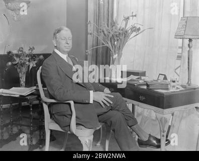 Dwight Davis donneur de la coupe Davis à Londres . M. Dwight Davis , donateur de la coupe Davis , le groupe bleu du tennis international sur gazon , est arrivé à Londres pour assister à un déjeuner en son honneur donné par le Club international de tennis sur gazon de Grande-Bretagne . M. Dwight Davis photographié à son hôtel de Londres . 16 février 1932 Banque D'Images