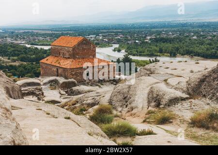 L'église du Prince à Uplistsikhe, une ancienne ville de roche-huwn datant de l'âge de fer, construite le long de la rivière Mtkvari près de Gori, Géorgie Banque D'Images