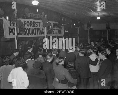 Premier concours de squating de poteau de Londres . Des records d'endurance freak se sont propagé à l'Angleterre . 29 janvier 1932 Banque D'Images