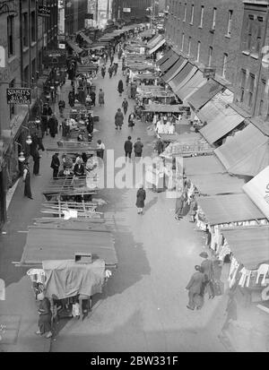 Whitechapel , le quartier juif de Londres . Un marché typique de rue à Whitechapel , le quartier juif du quartier est de Londres . Banque D'Images