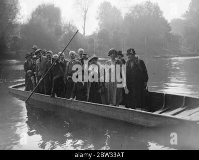 M. Murray Phillipson, député, convoque les électeurs au scrutin par punt . 1932 Banque D'Images