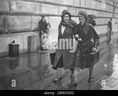 Scènes de pluie sur les rues de Londres . 11 juillet 1932 Banque D'Images