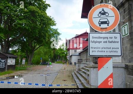 Bayerisch Eisenstein, Zelezna Ruda, Alzbetin, Grenzort zu Tschechien: Grenzbahnhof, Am 28.05.2020 wegen Coronavius noch nicht passierbar Banque D'Images