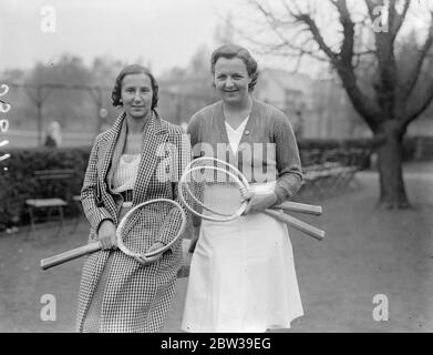 Les joueuses de tennis britanniques ; Betty Nuthall ( à droite ) et Dorothy Round . 28 avril 1934 Banque D'Images