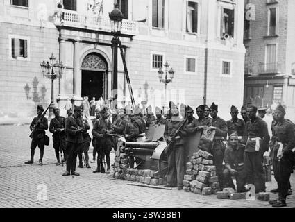 L'artillerie défend le Parlement catalan à Barcelone , Espagne , pendant la grève des mineurs des Asturies . 11 octobre 1934 . Banque D'Images