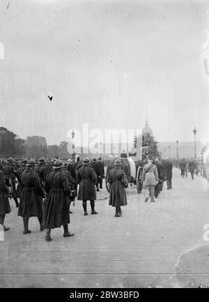 Les funérailles de Louis Barthou sur le chemin du Bureau des Affaires étrangères à Paris . Barthou , feu ministre français des Affaires étrangères , a été tué par balle et blessé mortellement dans la tentative d'assassinat qui a pris la vie du roi Alexandre de Yougoslavie. 14 octobre 1934 Banque D'Images