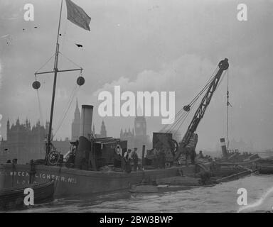 Barge coula sur la Tamise. 24 octobre 1934 Banque D'Images