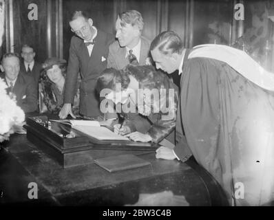 2 barristers mariés par un avocat au Guildhall , Londres . 3 novembre 1934 Banque D'Images