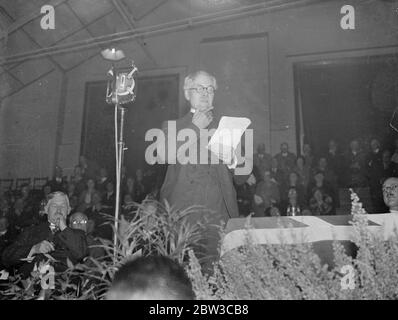 Le Premier ministre britannique, Ramsay Macdonald , s'adressant à la manifestation du gouvernement national à Southampton sur le contrôle de la circulation des armes . 14 novembre 1934 Banque D'Images