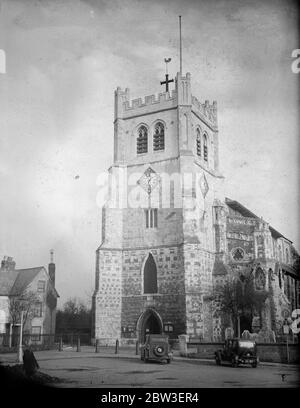 L'église de l'abbaye de Waltham a 875 ans cette année , construite dans les jours lointains du roi Canute et du roi Harold . 15 janvier 1935 Banque D'Images