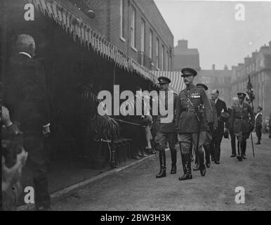 Le duc de Gloucester ouvre le nouveau siège du 10e London Regiment, dans la rue Hillman , Hackney . 12 octobre 1935 Banque D'Images