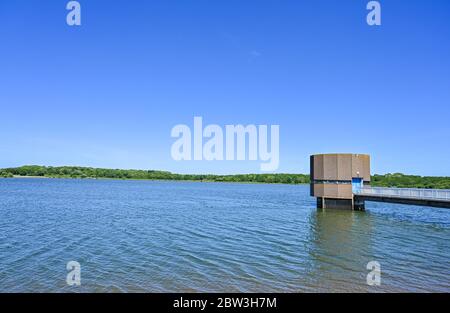 Eastbourne UK 29 mai 2020 - Arlington Reservoir près d'Eastbourne dans Sussex par une chaude journée ensoleillée pendant la crise pandémique du coronavirus COVID-19 . Crédit : Simon Dack / Alamy Live News Banque D'Images