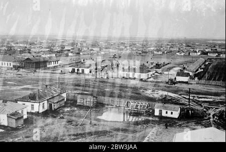 Village d'où les scientifiques observeront l'éclipse du soleil . le village russe d'Ak Bulak , près d'Orenbourg , se prépare à accueillir le parti d'éminents scientifiques qui observeront l'éclipse du soleil le 19 juin . Une expédition spéciale est en cours de formation en Amérique . Photos montre , Ak Bulak , où les observations seront faites . 26 avril 1936 Banque D'Images