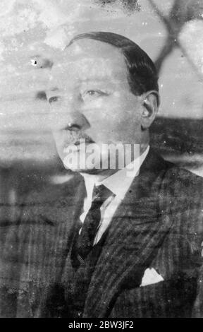 Le nouveau cabinet socialiste du ministre des Affaires étrangères en France . M Yvon Delbos a accepté le portefeuille des Affaris étrangères dans le nouveau Cabinet français de M Leon Blum , le leader socialiste . M Delbos est ministre de la Justice du gouvernement actuel de M Sarraut . Il est un membre majeur du Parti socialiste radical. Photos , M Yvon Delbes . 25 mai 1936 Banque D'Images