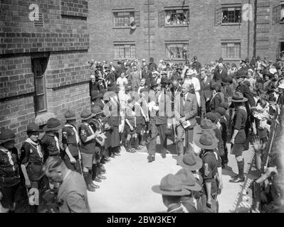 Le duc de Kent ouvre de nouveaux appartements à Westminster . Le duc de Kent , dépuisant pour la duchesse qui a annulé tous ses engagements , a ouvert les nouveaux appartements modernes du domaine Techbrook de la Westminster Housing Trust à Pulford Street . 6 juillet 1935 Banque D'Images