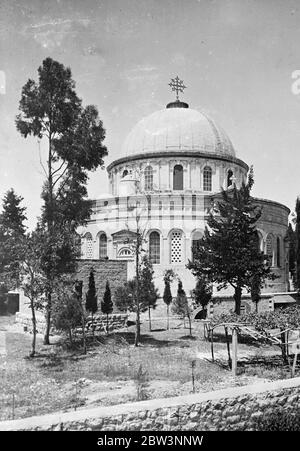 L'empereur d'Abyssinie et sa famille s'exilèrent à jérusalem. L'empereur d'Abyssinie avec l'impératrice Mannen et les membres de leur famille sont allés en exil avec la colonie éthiopienne de Jérusalem. Cette colonie est probablement le plus grand groupe d'Abyssiniens à l'étranger , ayant ses propres églises et institutions . Haile Selassie et sa famille ont toujours été très intéressés par cet avant-poste de leur Empire . L'impératrice a rendu une visite en 1933 , rêvant peu que la Maison royale cherche refuge dans la ville sainte auprès d'un envahisseur étranger . Expositions de photos , l'Église Ethhiopienne de Jérusalem . Il est arrondi Banque D'Images