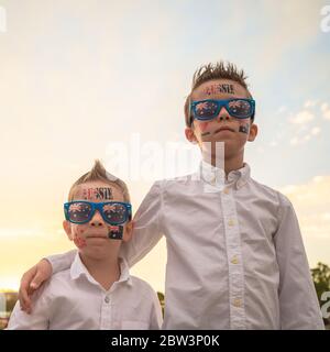 Deux garçons australiens célébrant la fête de l'Australie à Adélaïde Banque D'Images