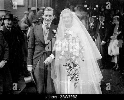 Fille du candidat présidentiel américain comme demidret au mariage de Londres . Mlle Baulah MacFadden , fille de M. Barnarr MacFadden , éditeur américain multimillionnaire qui espère être candidat à la présidence américaine , a été demoiselle d'honneur lors du mariage de Mlle Anita Cohen , fille de M. et de Mme Micheal Cohen de New York , Et M. Joel Fredman , avocat de la ville , à la synagogue West End , place Saint-Pétersbourg , Londres . Mme McFadden a commencé la vie comme un passionné de culture physique et une petite publication prônant la culture physique pour les garçons de tous âges s'est développée en un des plus grands Banque D'Images