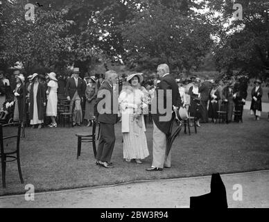 La duchesse de York participe à la fête du jardin de la COT H au Palais St James . 18 juillet 1935 . Banque D'Images