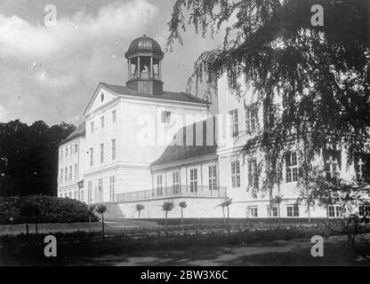 Le prince héritier danois et la princesse Ingrid se déplacent dans leur nouvelle maison d'été . Le prince héritier Frederick du Danemark et la princesse Ingrid ont maintenant déménagé dans leur nouvelle résidence d'été , le château Gransten à Sonderjylland . Photos , Château de Graston . Légende originale de négatif Banque D'Images