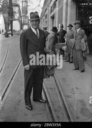 Gene Tunney arrive en Angleterre . Gene Tunney , l'ancien champion mondial de boxe poids lourd, est arrivé à Southampton sur le paquebot de Brême de New York . Photos : Gene Tunney à l'arrivée à Southampton . 11 septembre 1936 Banque D'Images
